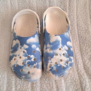 Cloud Print Crocs Shoes Women's 9 Men's 7